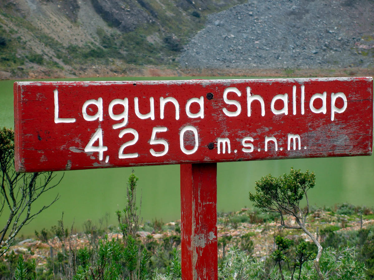 Lake Shallap sign in Huaraz