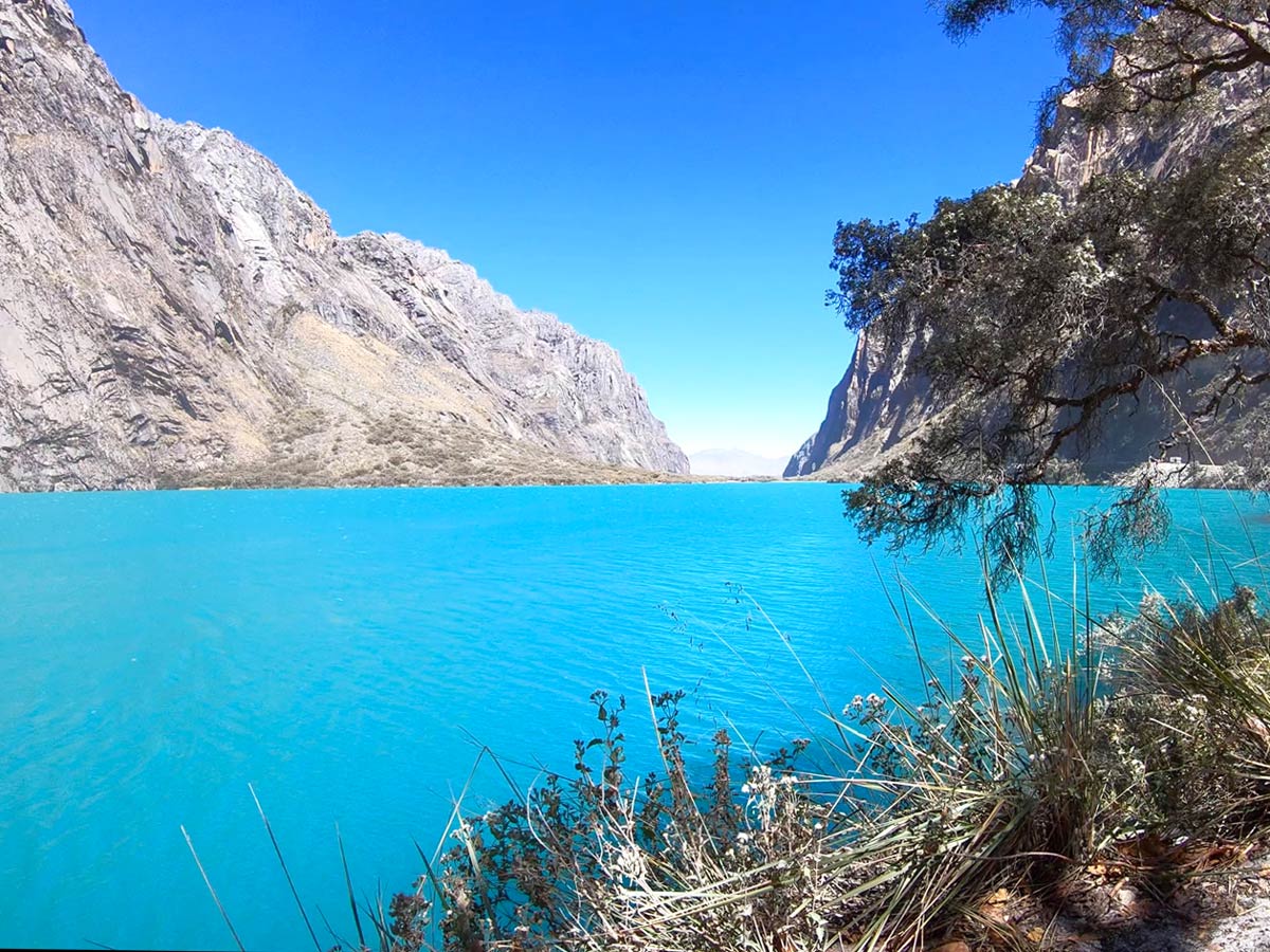 Looking down the shore of Portachuelo Do Llanganuco