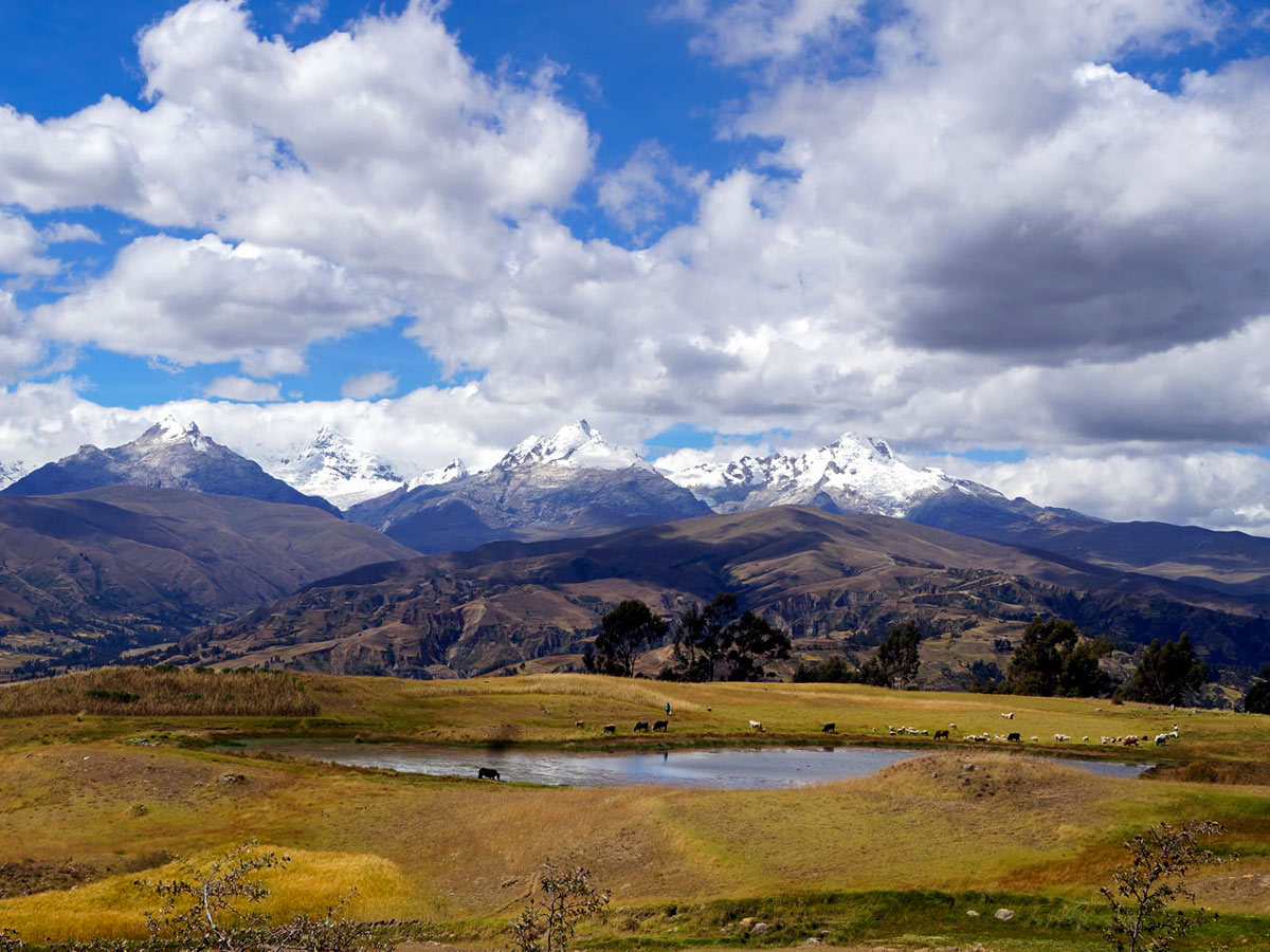 Beautiful mountains of Wilkacocha Viewpoint