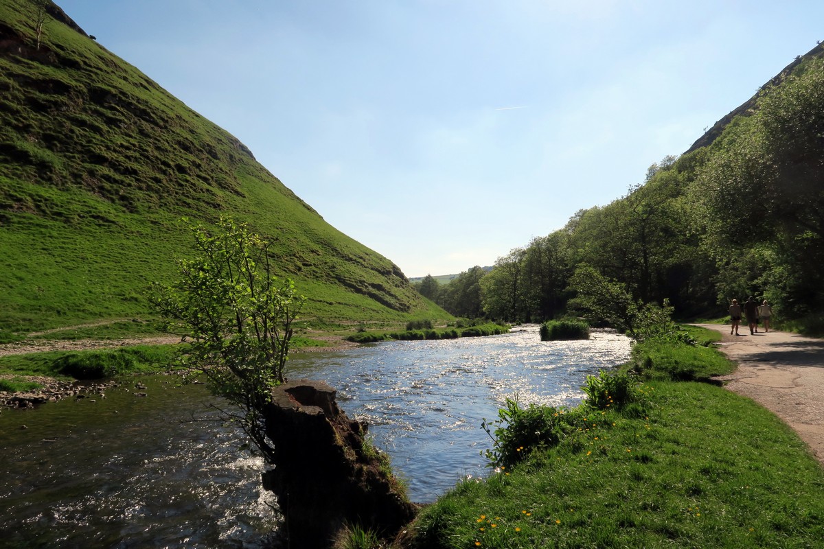 Dovedale circuit walk in the Peak District