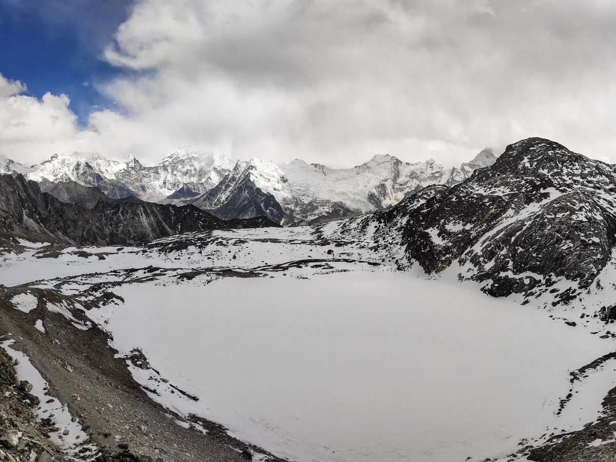 Snowy mountains along the route of Three Passes Trek