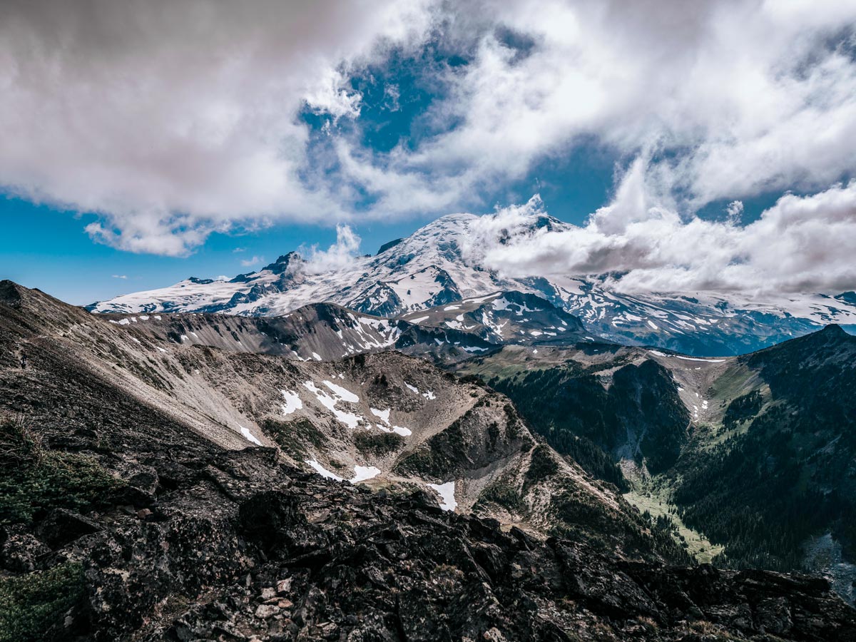 Mount rainier hiking sightseeing near Seattle west coast winter