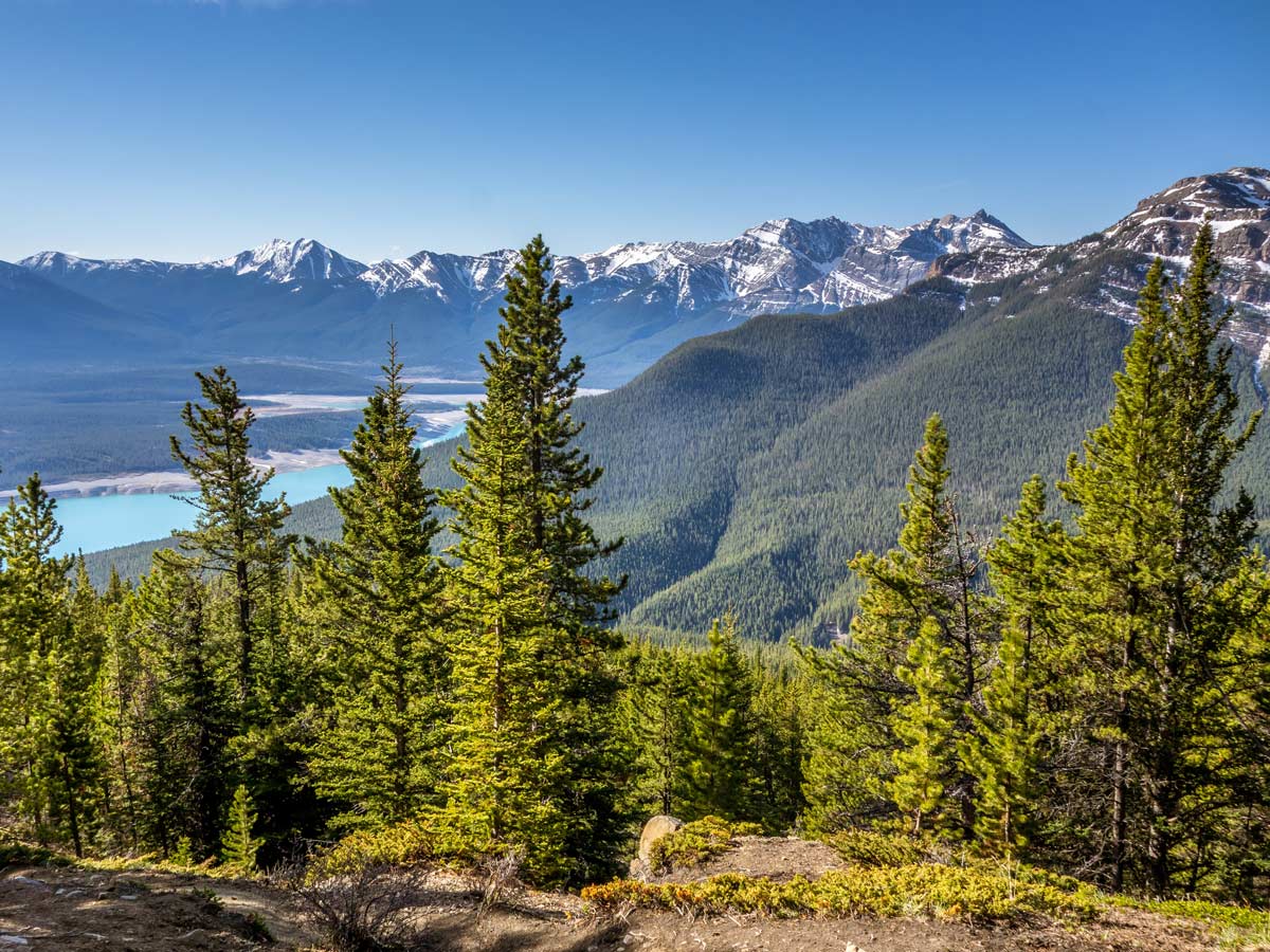 Allstones Ridge and Lake scramble takes you to the several beautiful overlooks