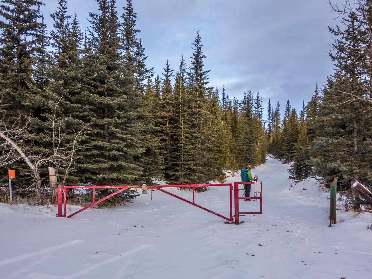 Trailhead to the Shunda Mountain