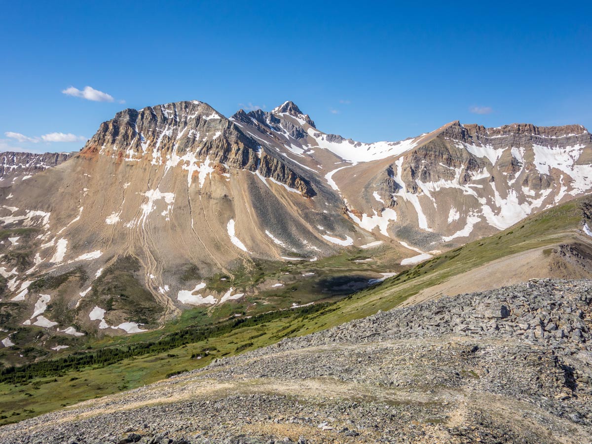 Surrounding white mountains on Two O clock Ridge Trail