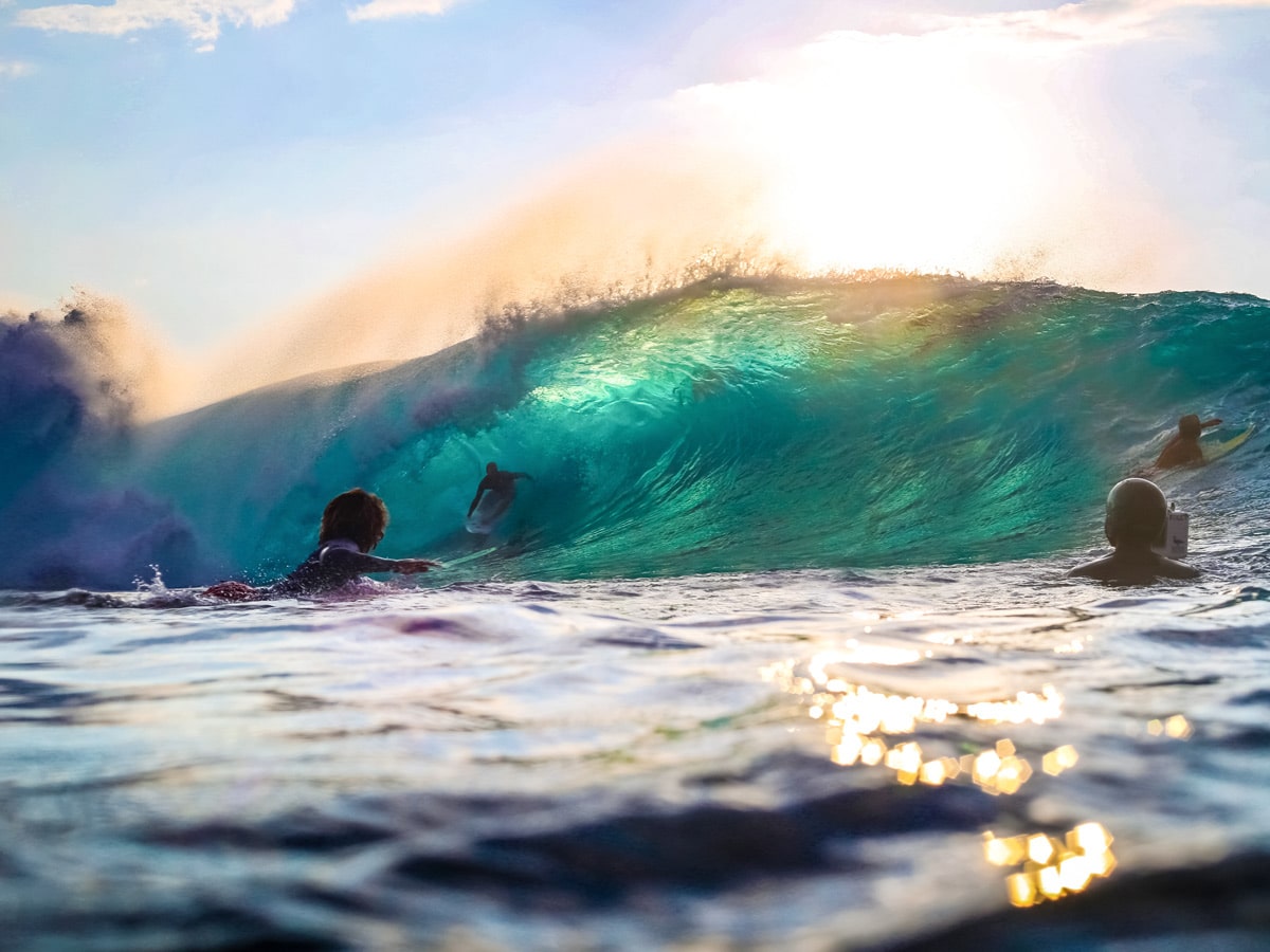 Surfing USA famous pipeline wave