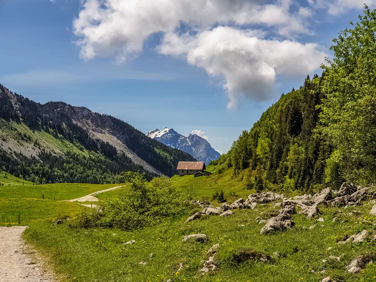 walk to chapel 3 tetes Plateau des Gileres hiking France