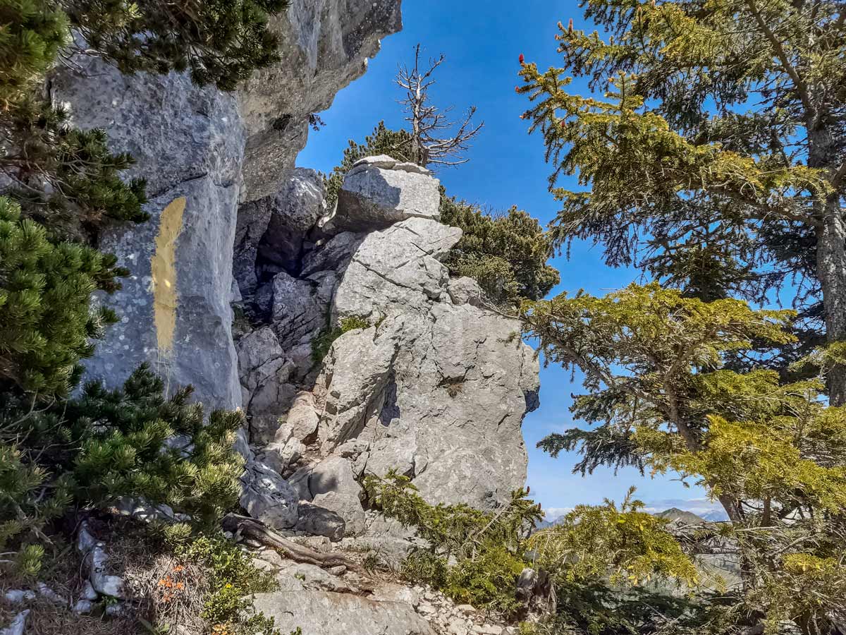 rocky descent close up 3 tetes Plateau des Gileres hiking France