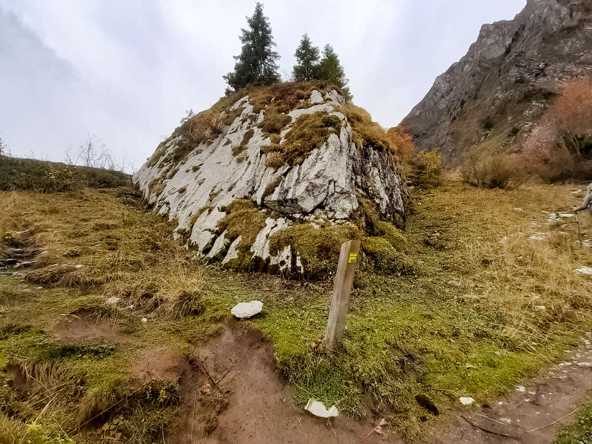 Path split Col Des Aravis hiking trails in France