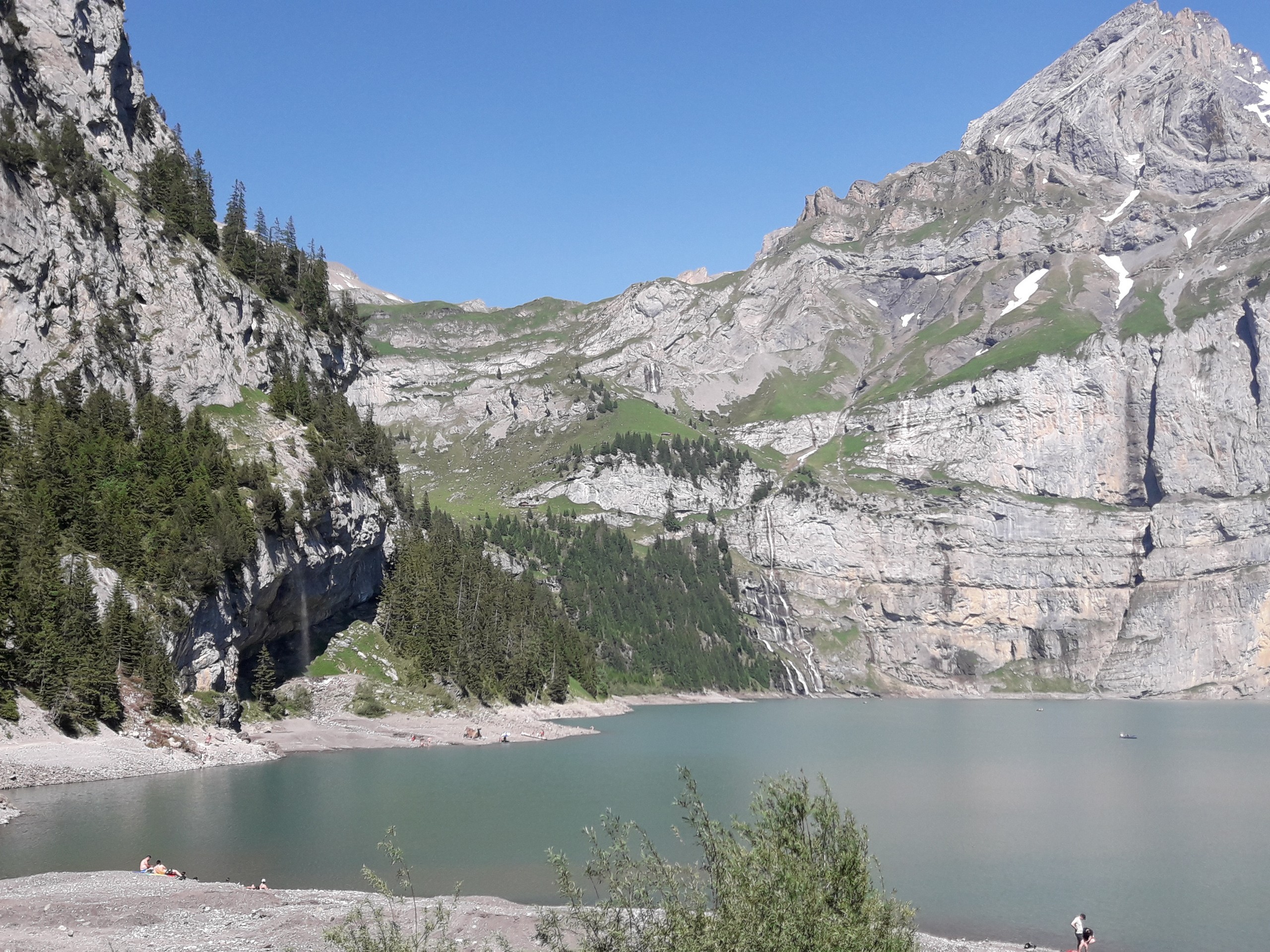 Walking along the shores Kandersteg