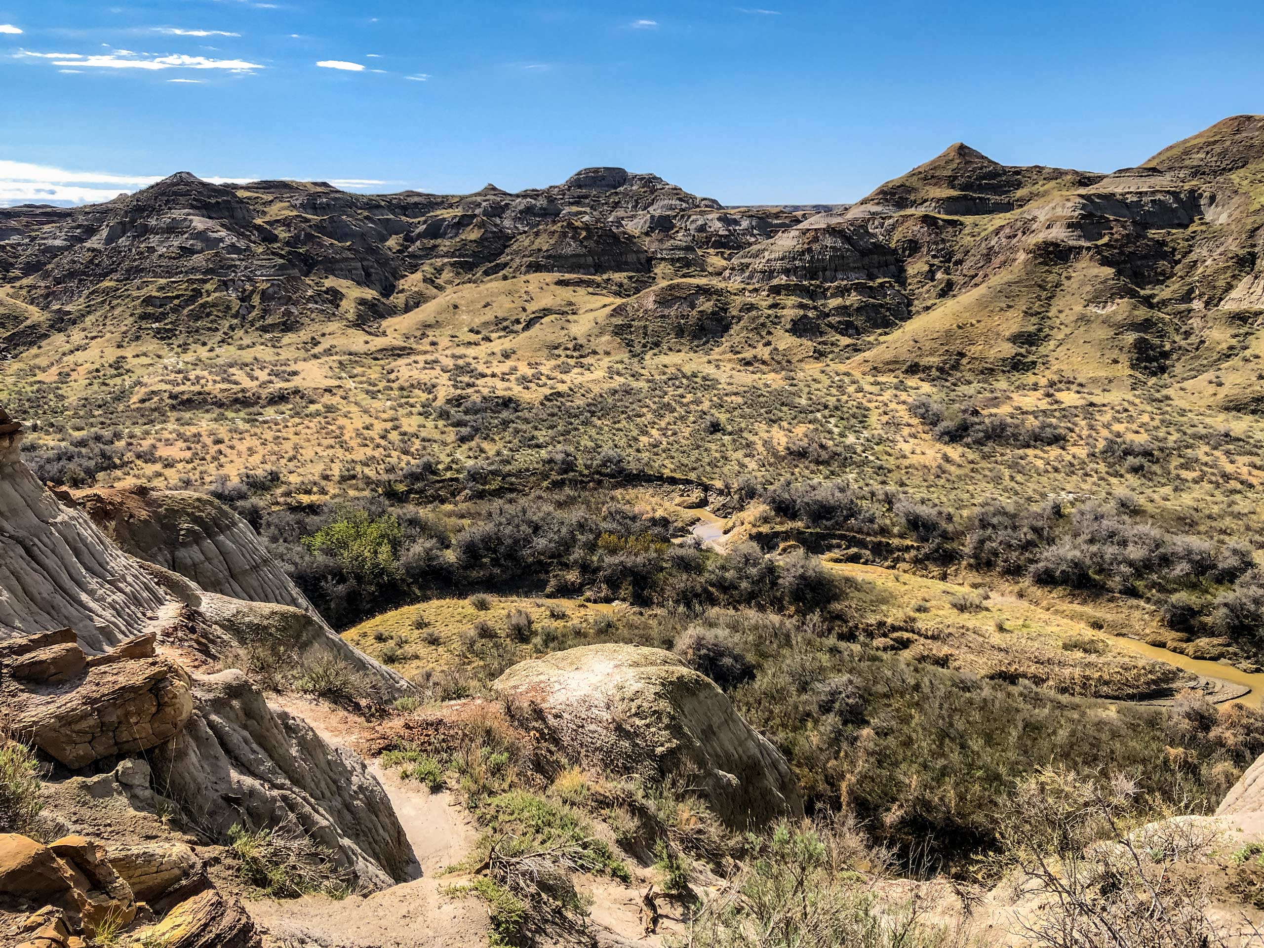 Coulee Viewpoint views of rock layers in cliffs of Dinosaur Provincial Park Alberta