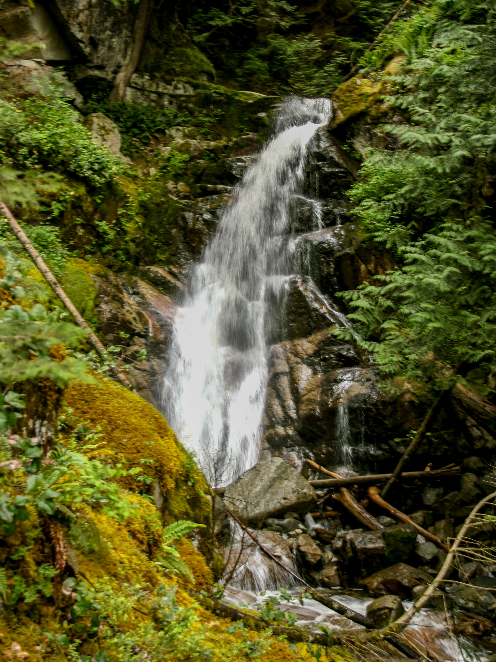 Swan Falls waterfalls hiking East of Vancouver