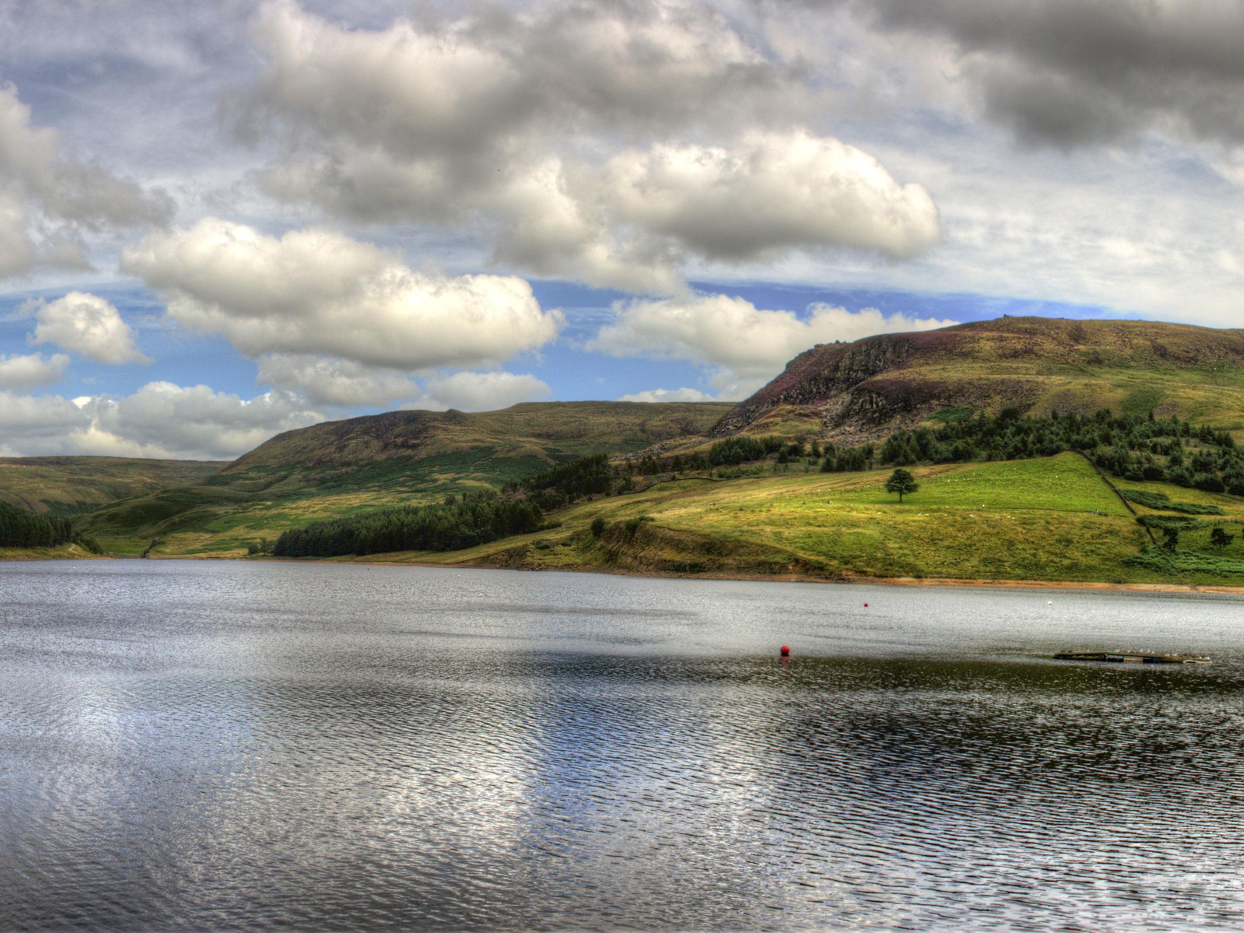 Dovestone Reservoir Dam Walk