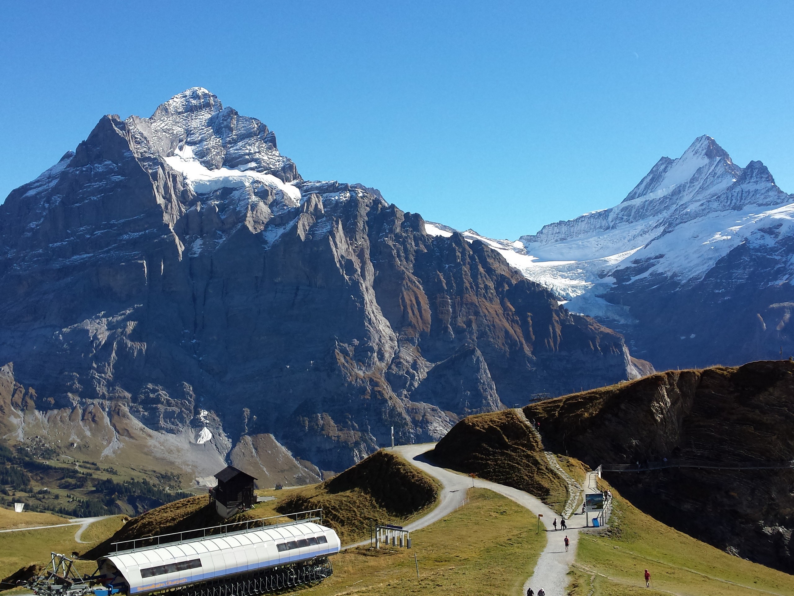 Stunning mountain views from the trailhead to Lac Bleu