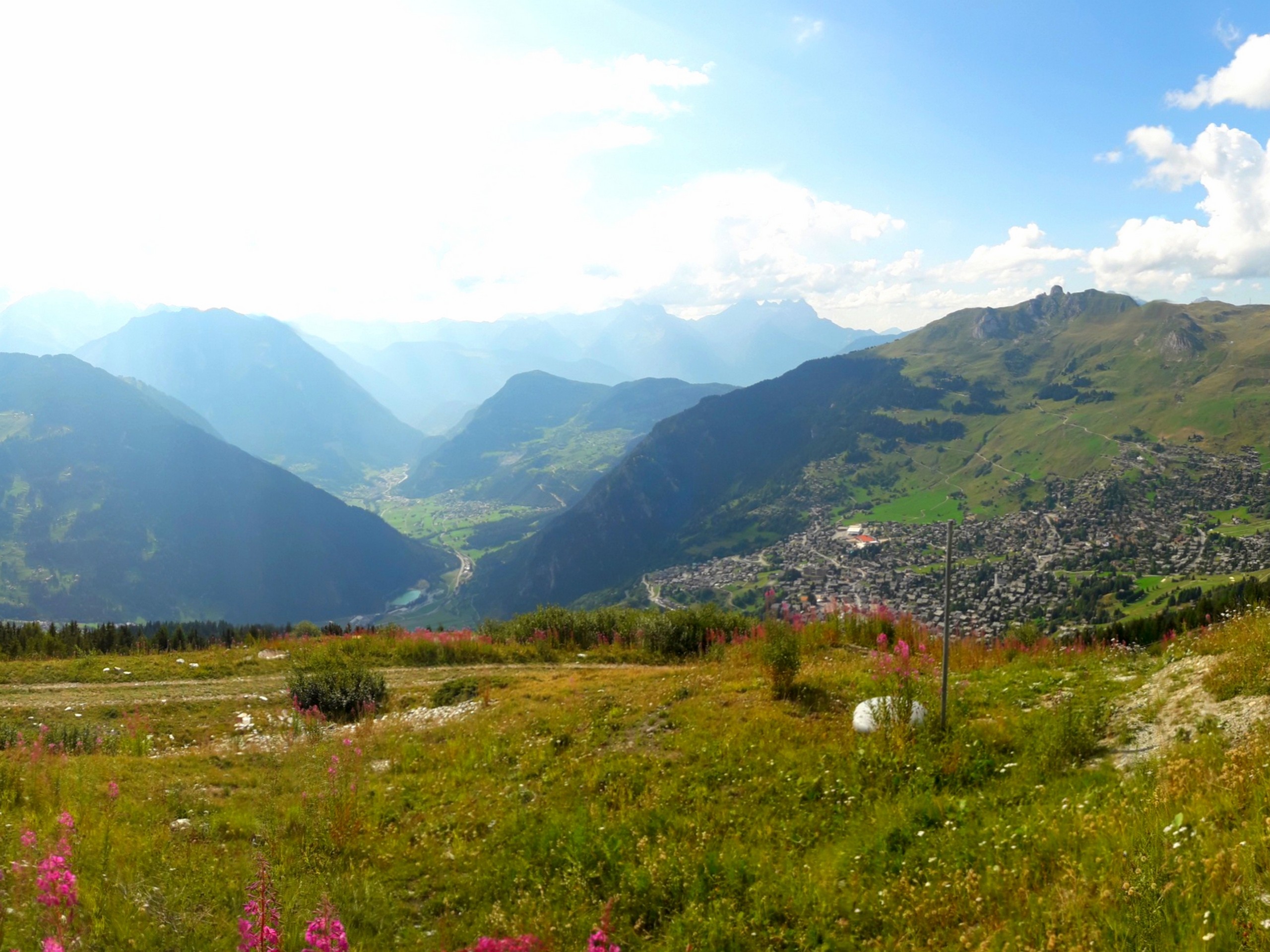 Meadows along the route from Fontaney to Les Ruinettes