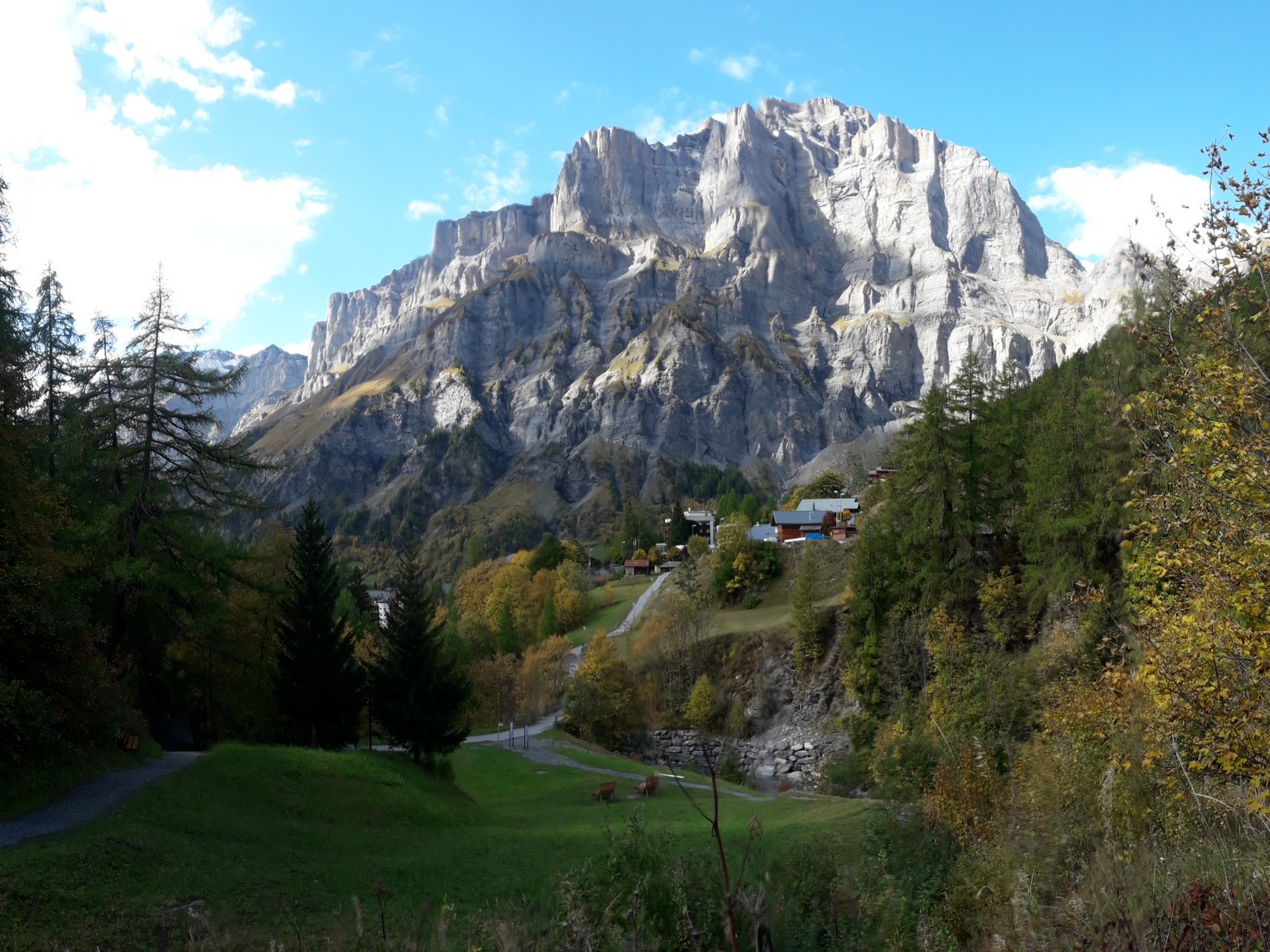 Autumn in Swiss alps (Thermal Canyon Walk)