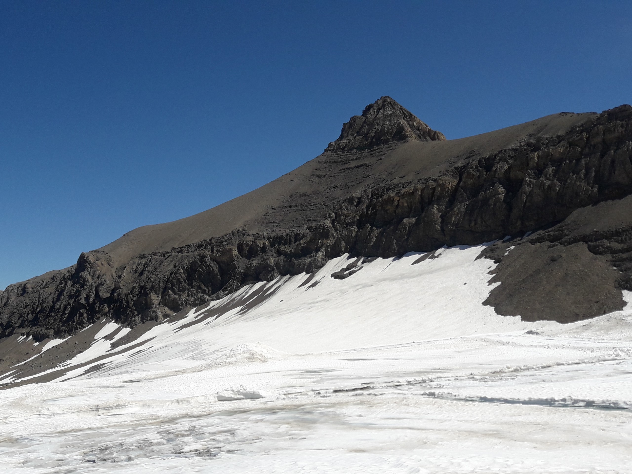 Walking on the snow on Quille du Diable