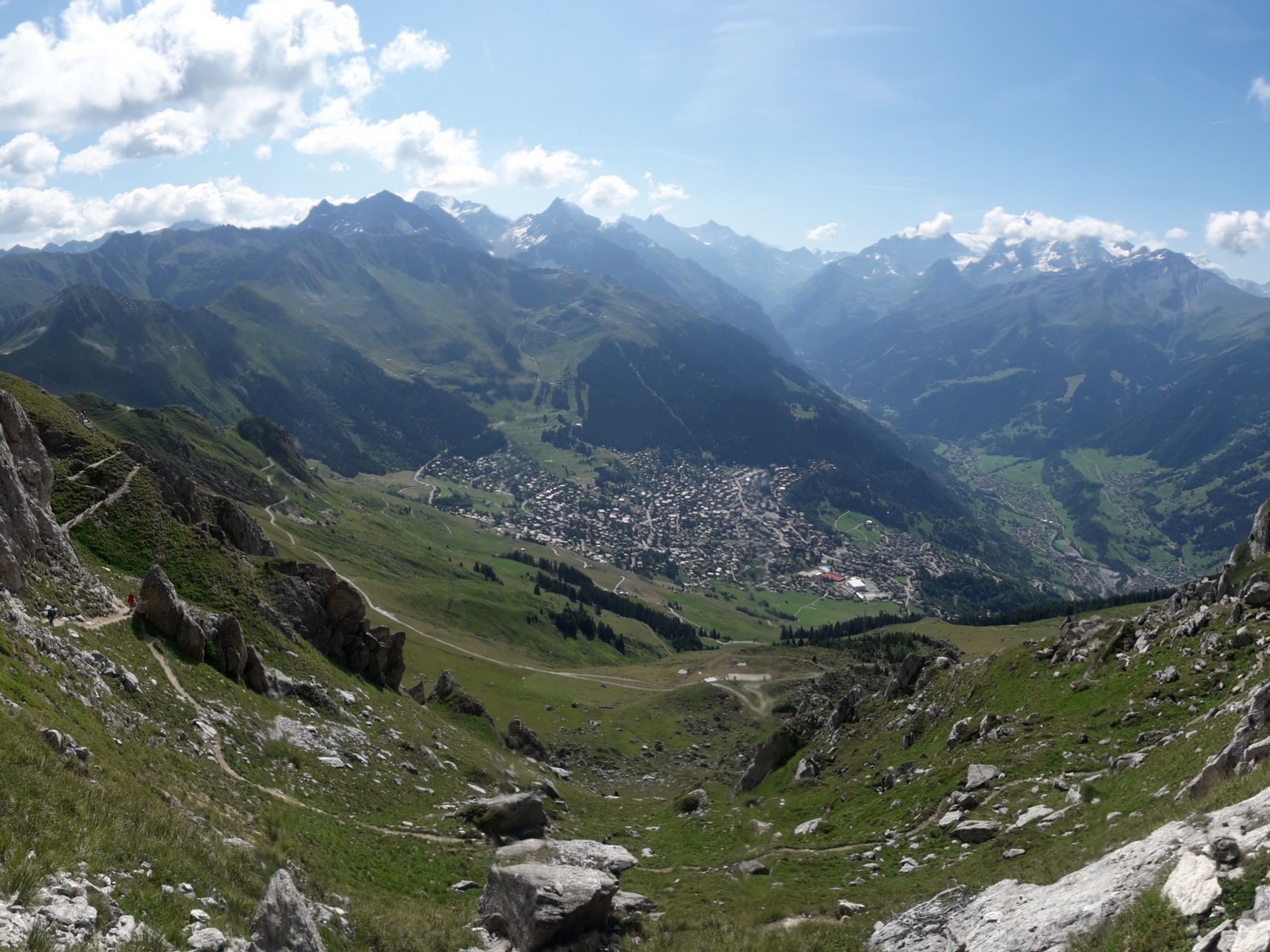 Hiking in Switzerland (Pierre Avoi)