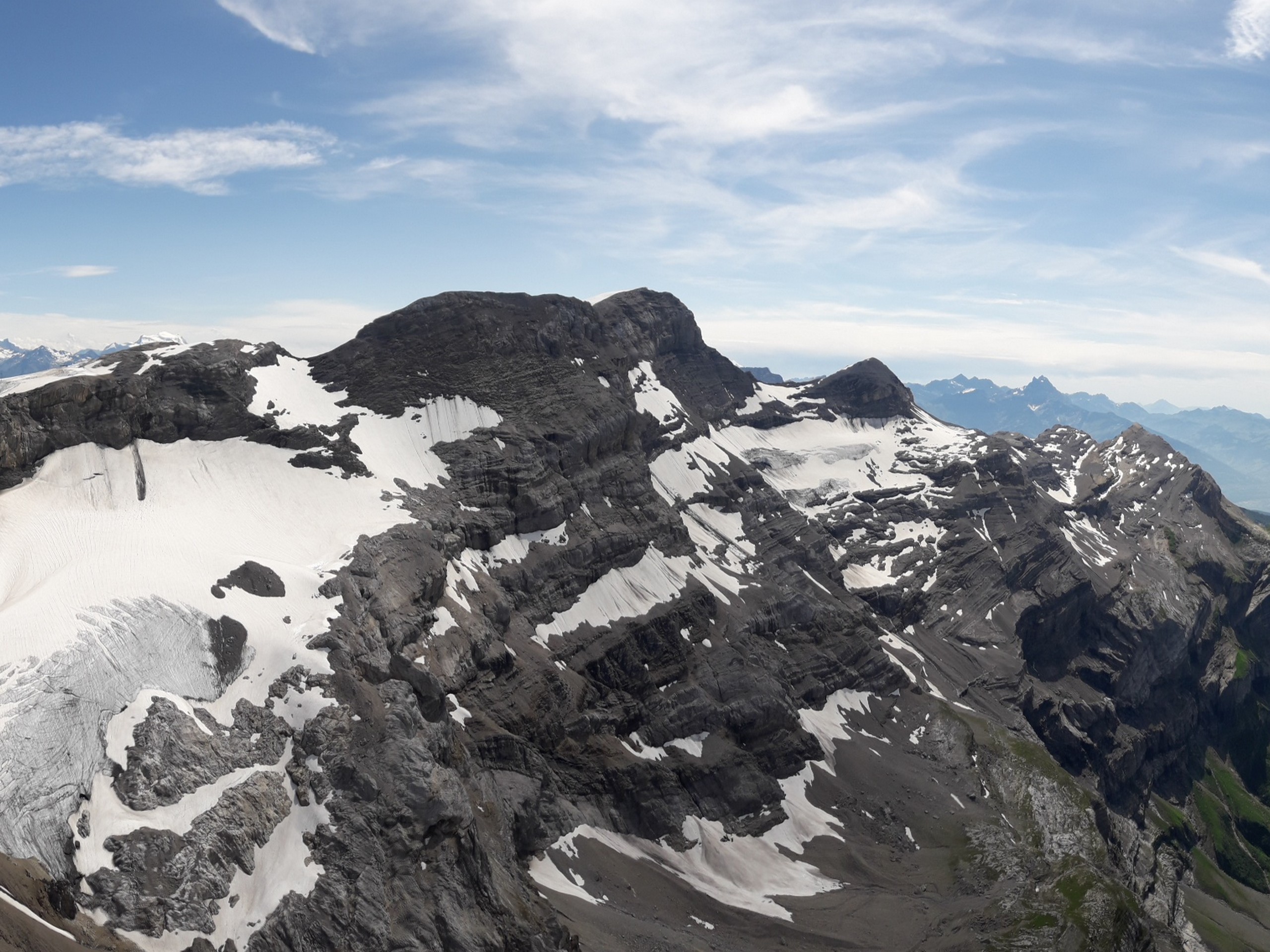 Snowy peaks around Quille du Diable