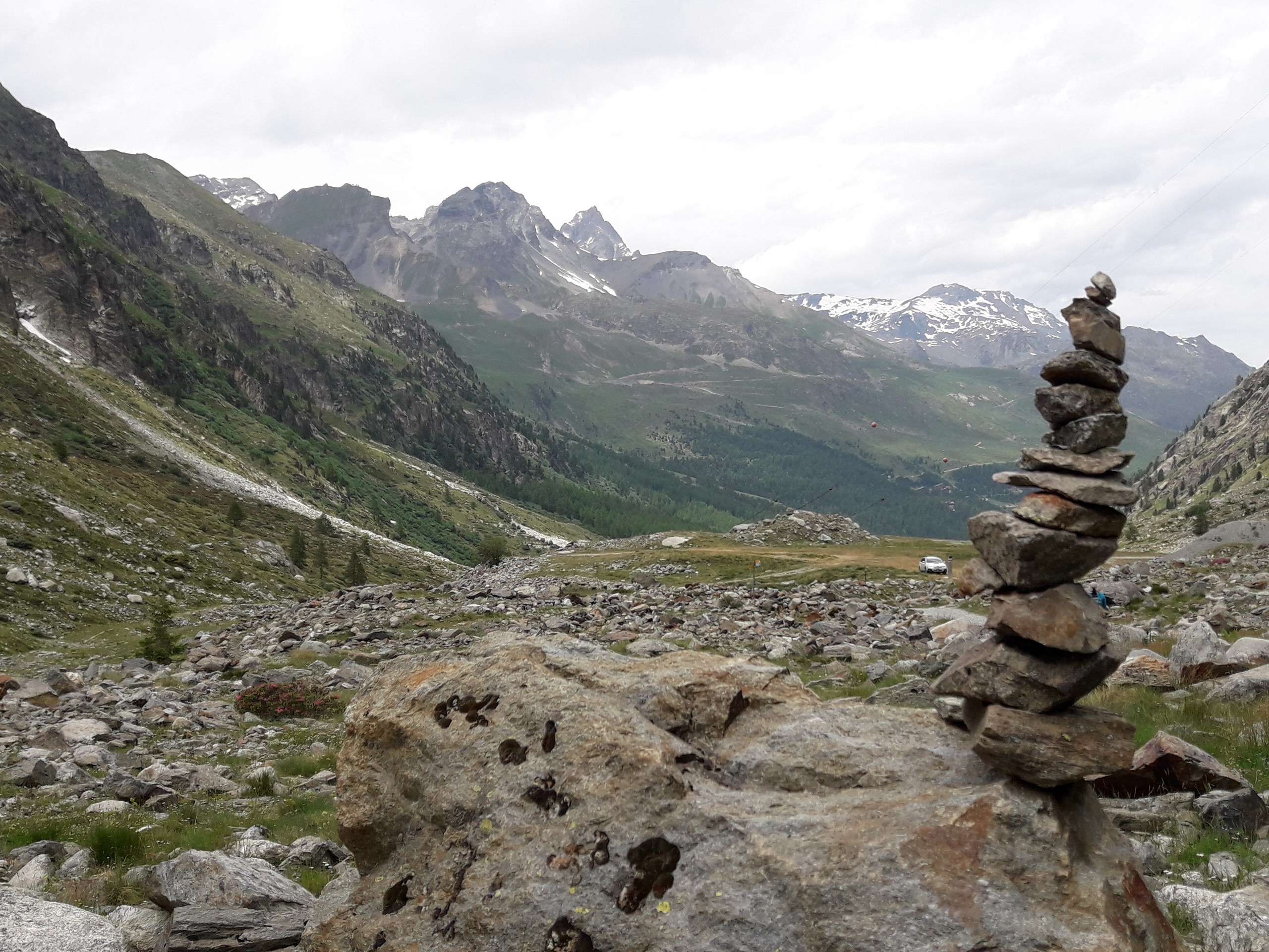 Car park near the path to Arolla Glacier