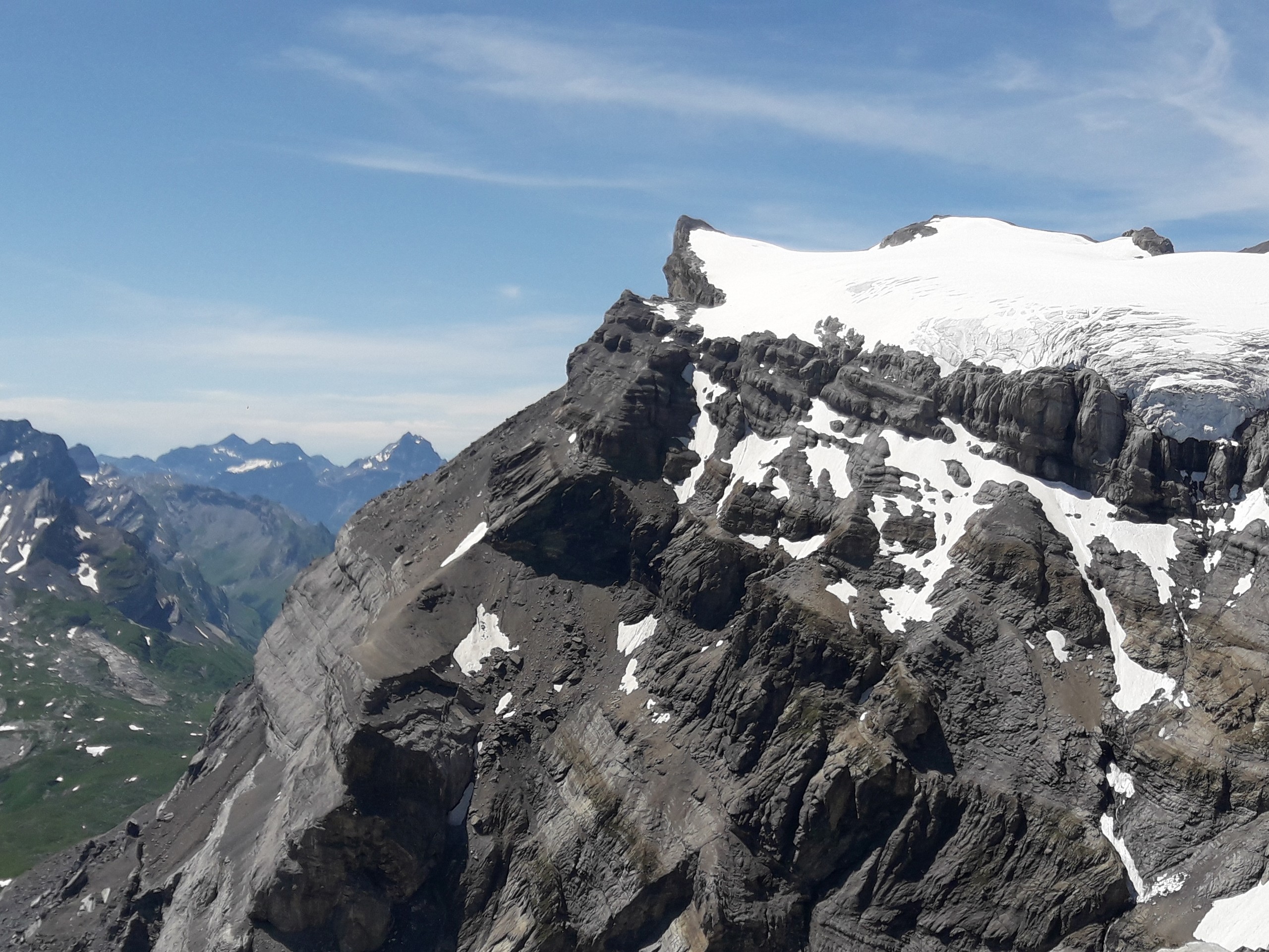 Snowy peaks surrounding Quille du Diable