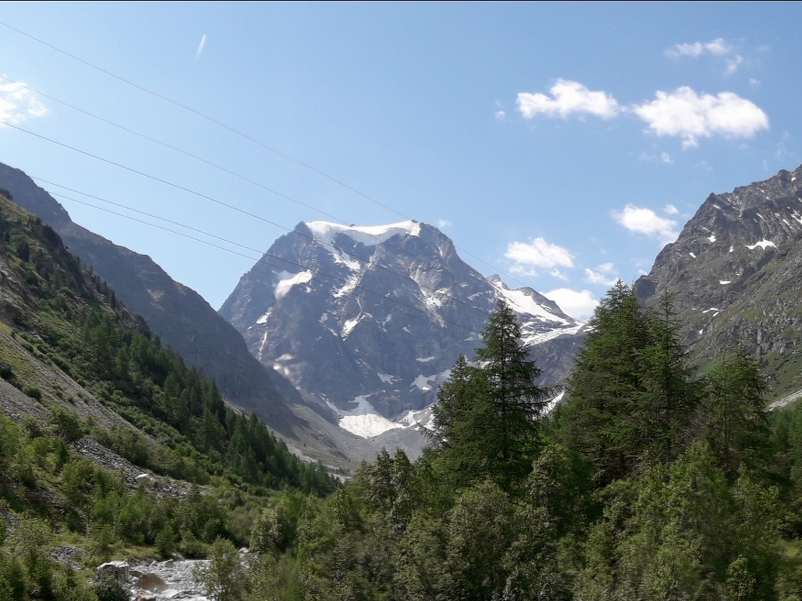 Cloudy day above the Arolla Glacier trail