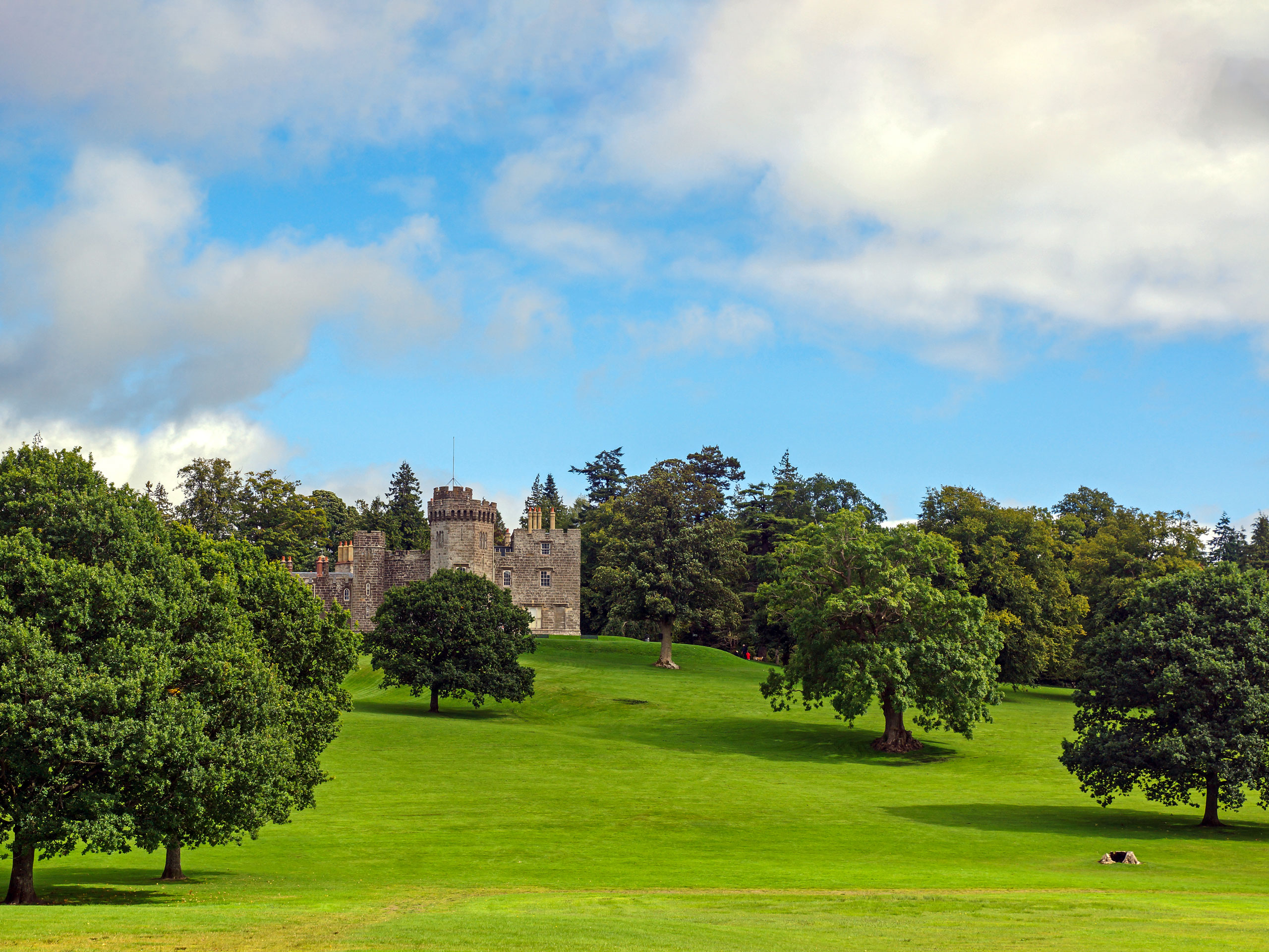 Balloch Castle Country Park Walk
