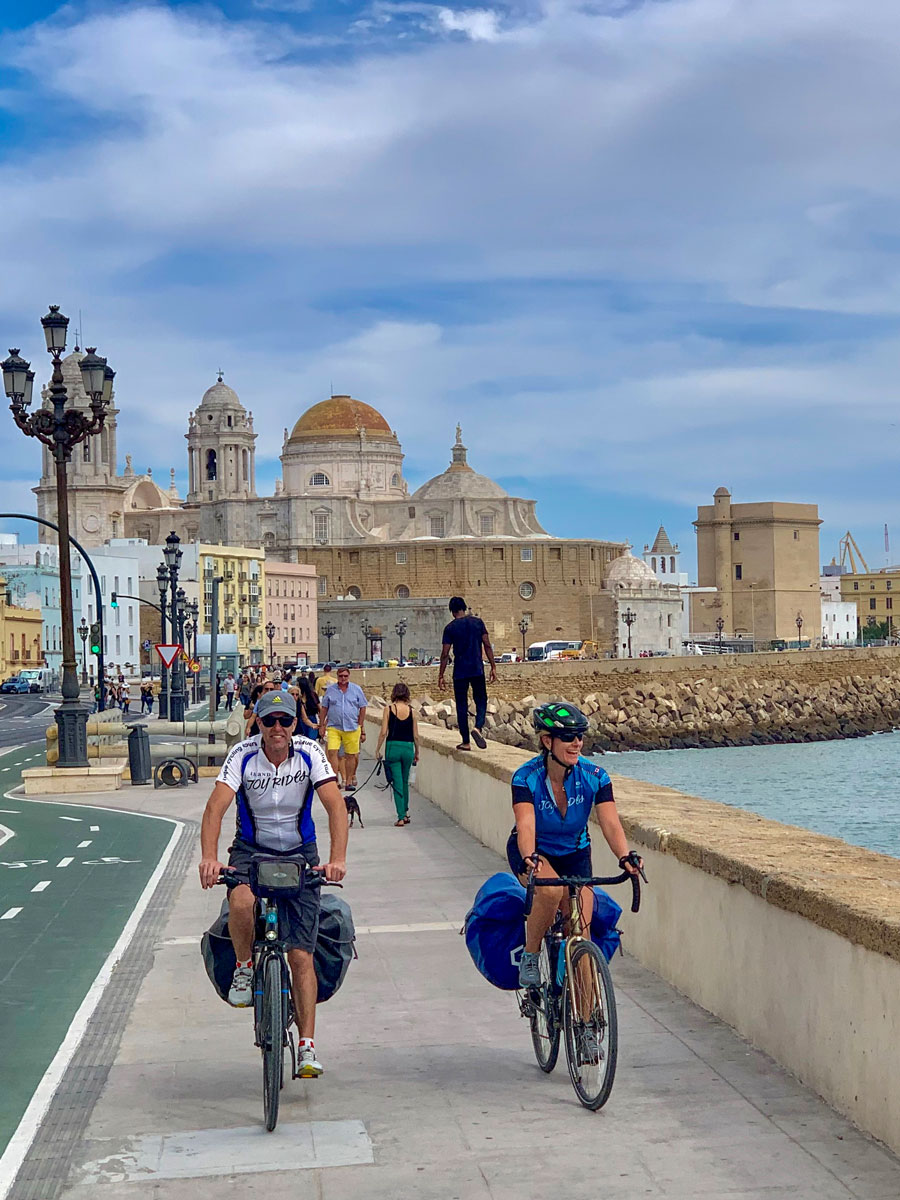 Cyclin galong water in Cadiz