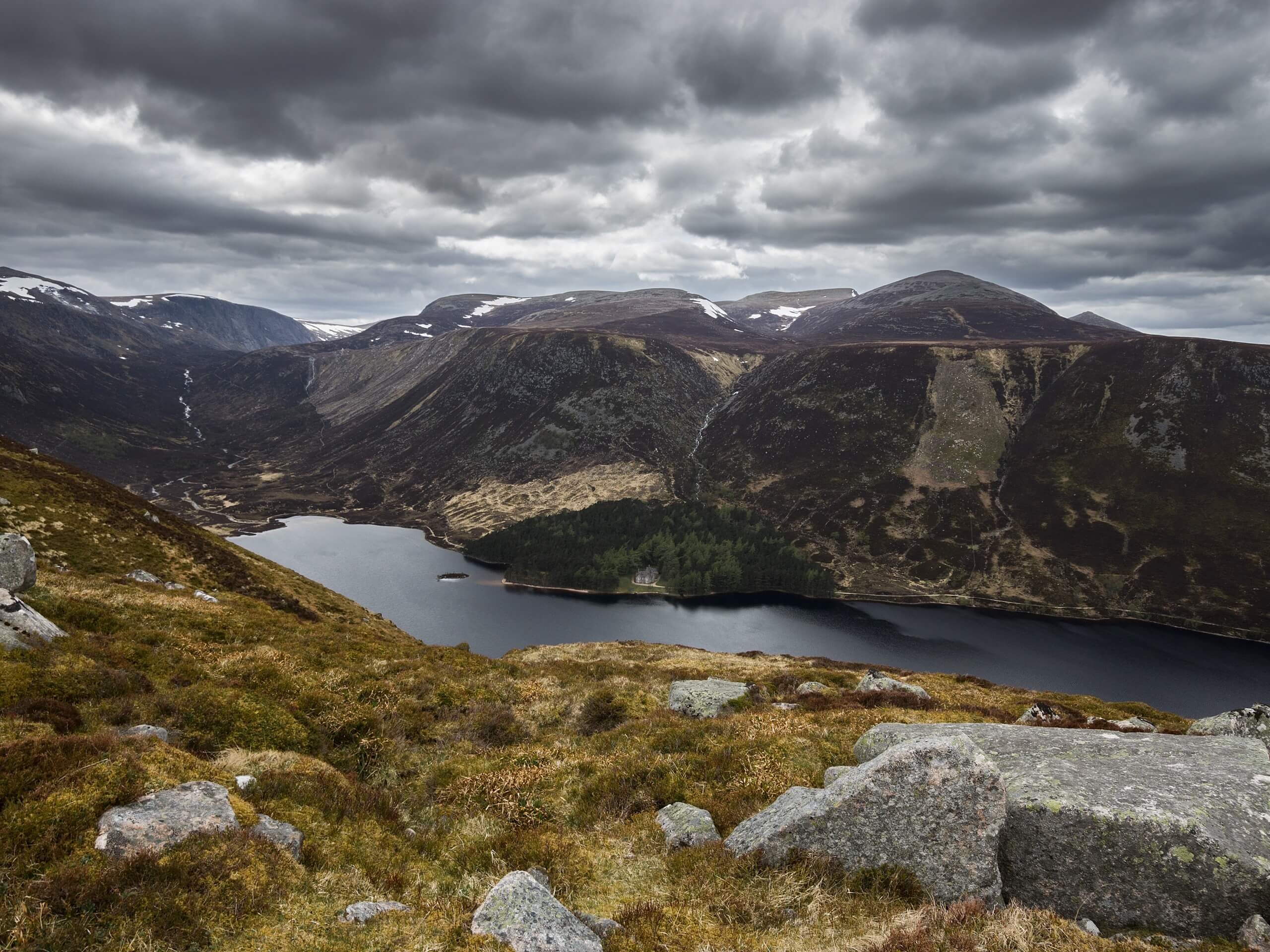 Lochnagar and Loch Muick Circular Walk