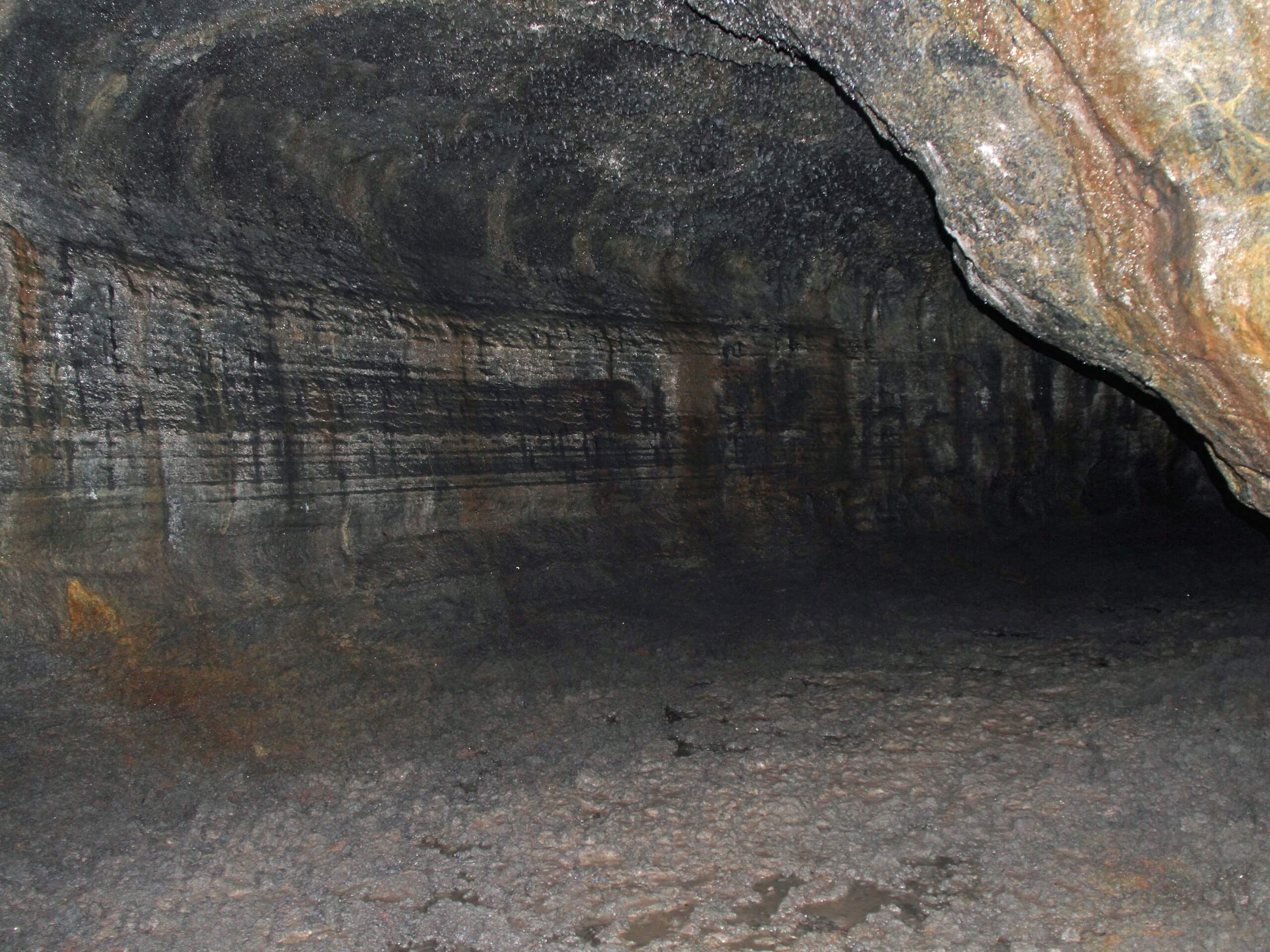 Ape Caves Trail