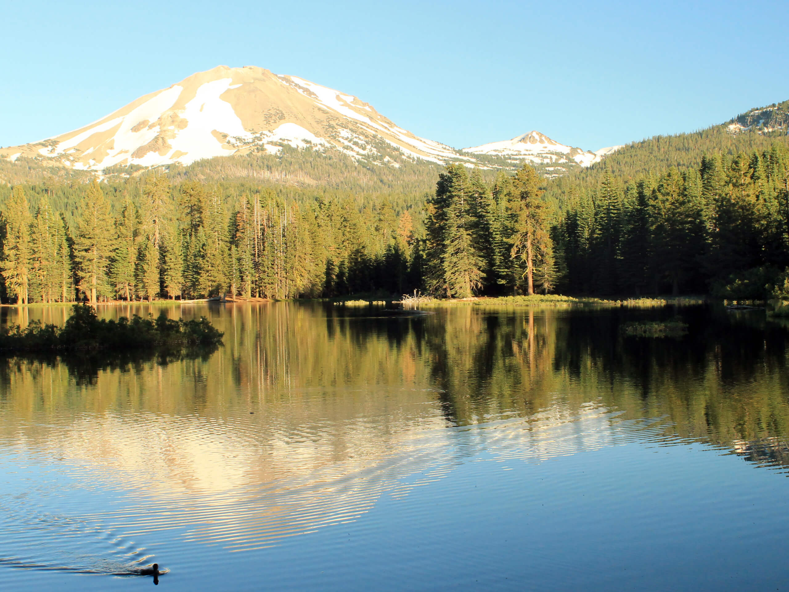 Manzanita Lake Loop