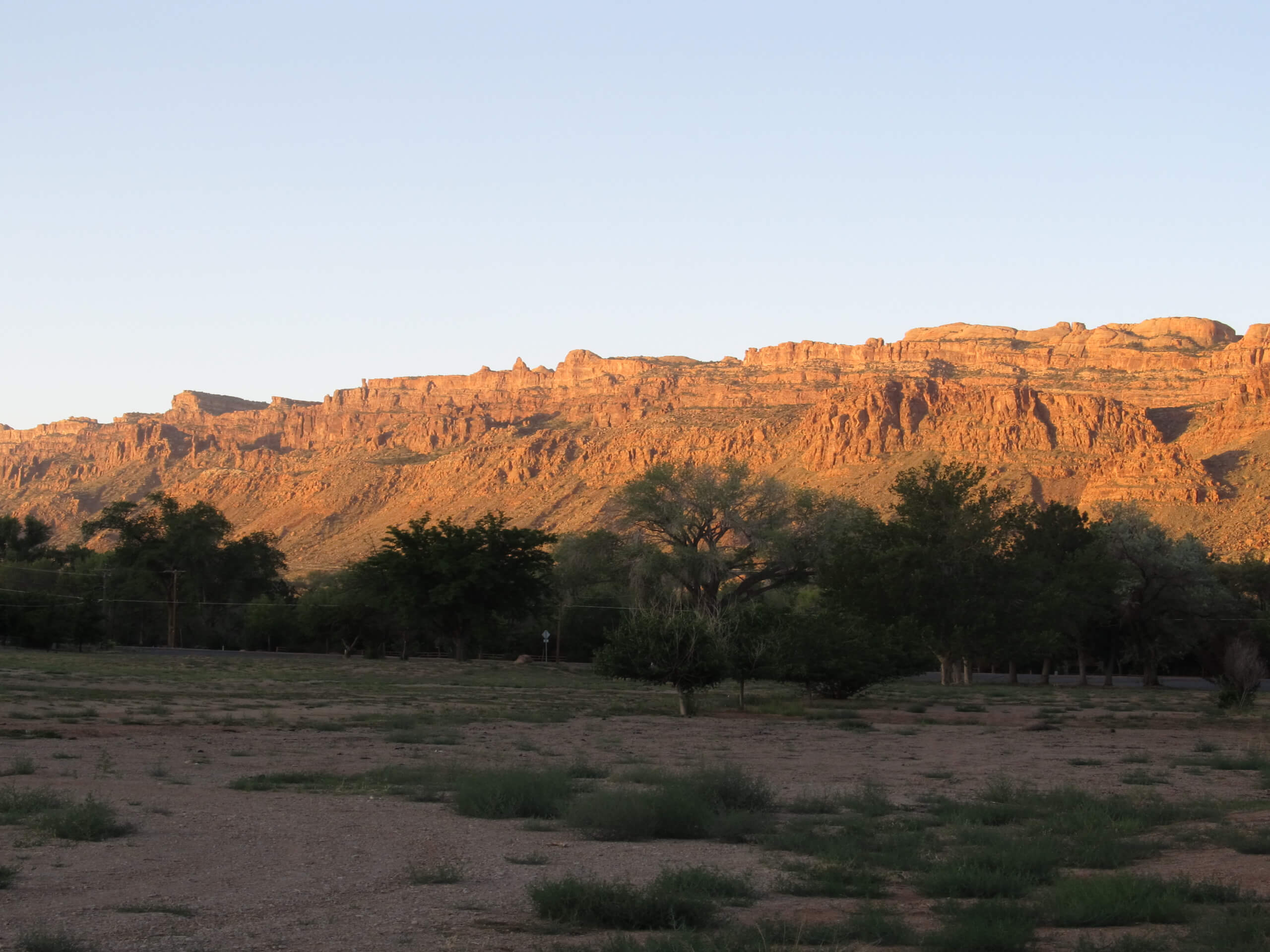 Moab Rim Arch and Tukuhnikivista Arch Trail